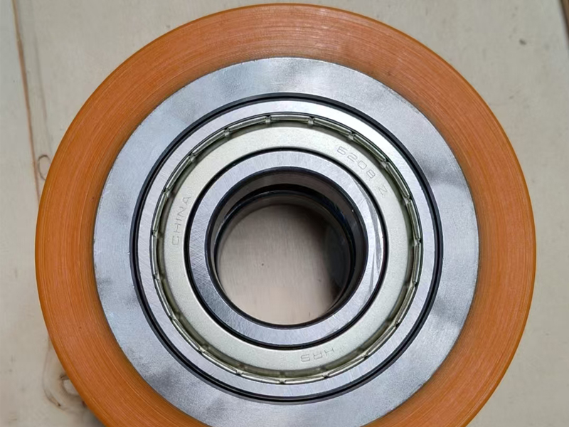 空中走行式穿梭车导向轮日常维护保养指南