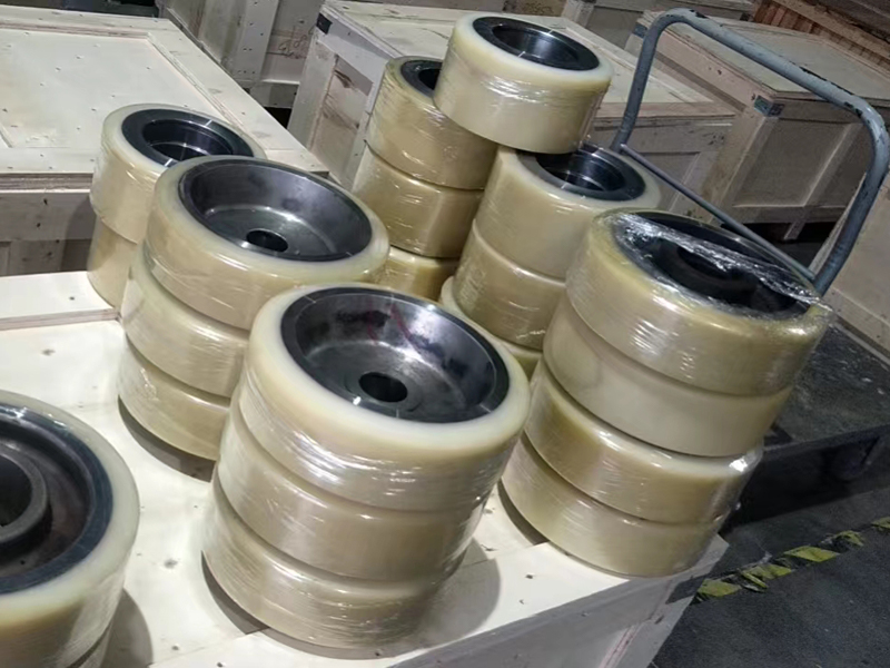 如何判断立式堆高车包胶轮是否需要更换